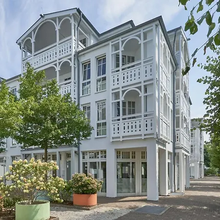 Moderne Mit Balkon In Sellin (Rugen)