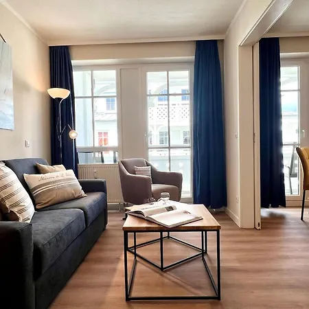 Moderne Mit Balkon In Sellin (Rugen)